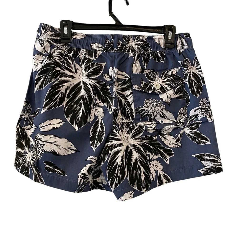 New Men's size Medium Goodthreads classic swim trunks blue navy white hibiscus
